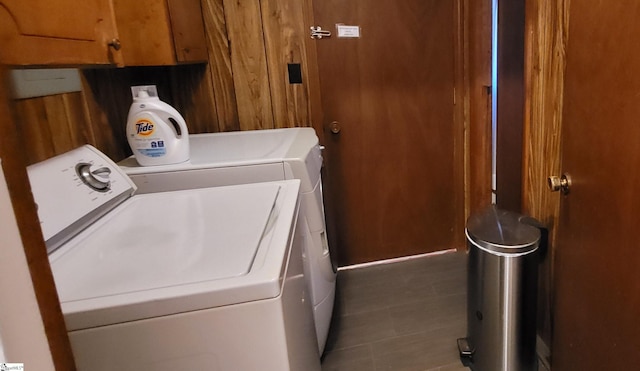 washroom featuring cabinets and washing machine and clothes dryer