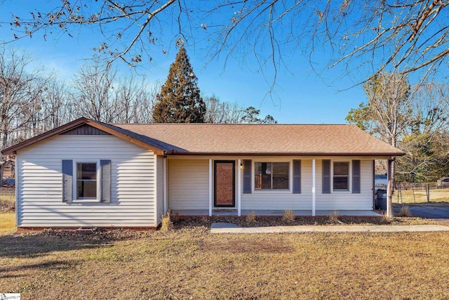 ranch-style house featuring a front lawn