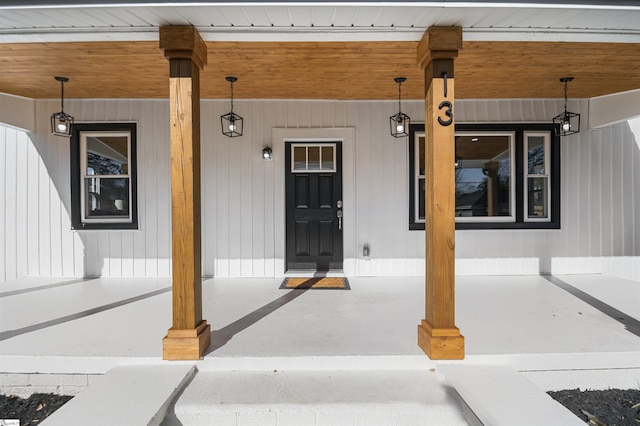 entrance to property featuring covered porch