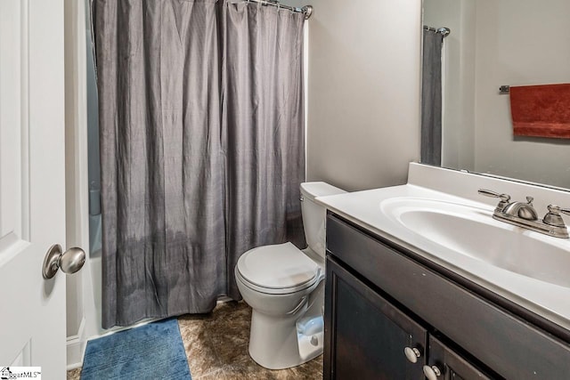 full bathroom featuring shower / tub combo with curtain, vanity, and toilet