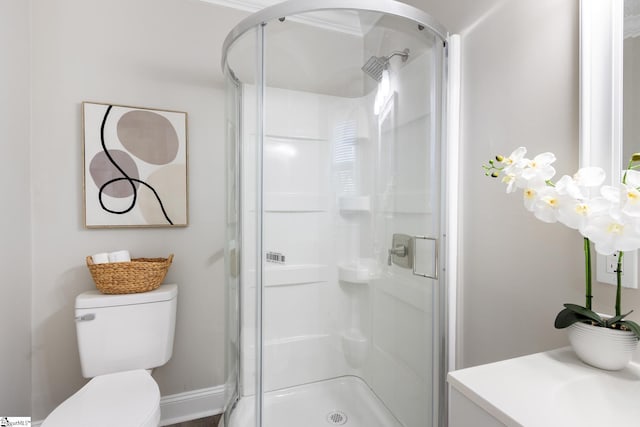 bathroom featuring toilet, walk in shower, and crown molding