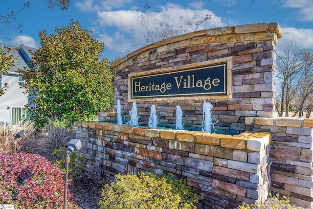 view of community / neighborhood sign