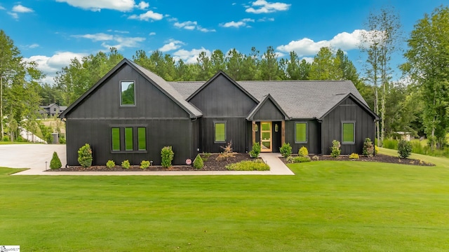 modern farmhouse featuring a front lawn