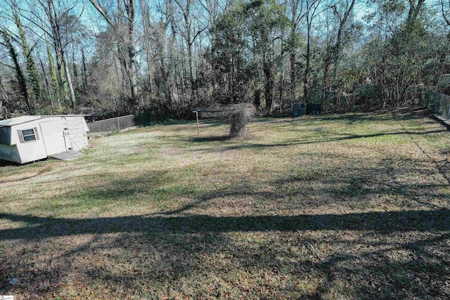 view of yard with a storage shed