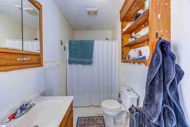 bathroom featuring a shower with curtain, vanity, a textured ceiling, and toilet