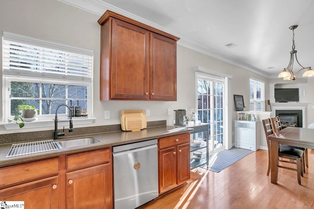 kitchen featuring a chandelier, stainless steel dishwasher, ornamental molding, and sink