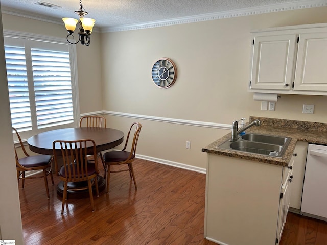 dining space featuring dark hardwood / wood-style flooring, sink, plenty of natural light, and ornamental molding