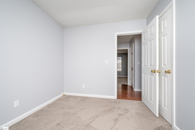 spare room featuring carpet and a textured ceiling