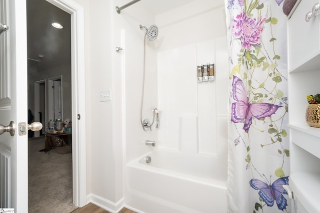 bathroom featuring shower / bath combo