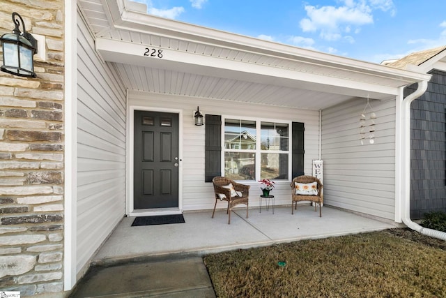 property entrance featuring a porch