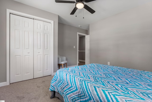 bedroom with baseboards, carpet, a ceiling fan, and a closet