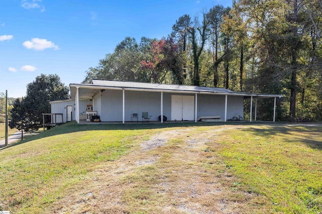 view of front of property with a front yard