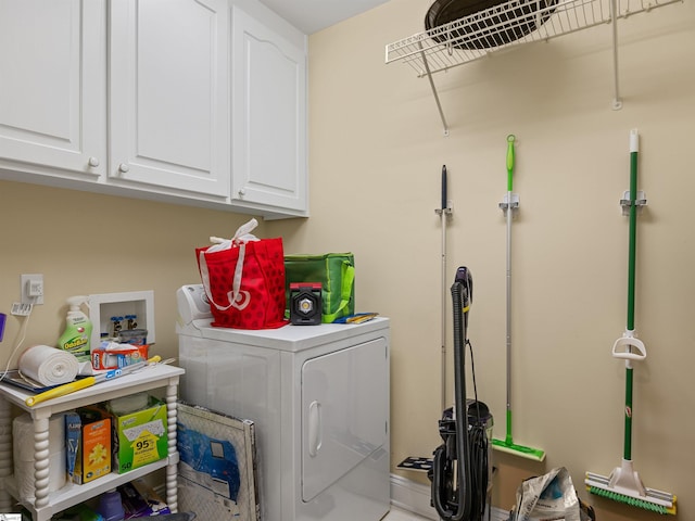 clothes washing area with washer hookup and cabinets