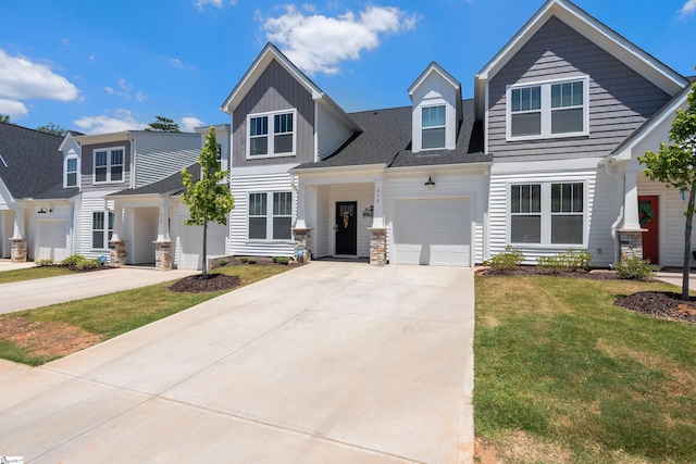 view of front of property with a front yard