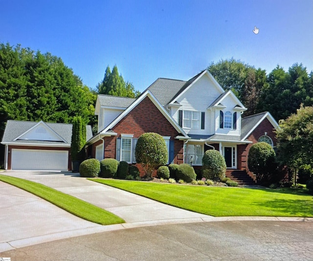 view of front facade featuring a garage and a front yard