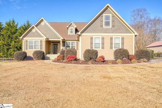 view of front of house featuring a front lawn