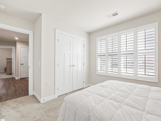 bedroom with carpet flooring and a closet