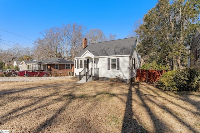 view of front of house with a front lawn