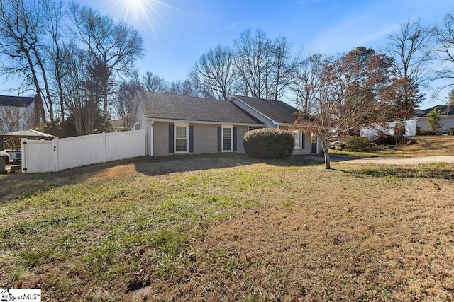 ranch-style house featuring a front lawn