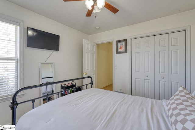 bedroom featuring ceiling fan and a closet