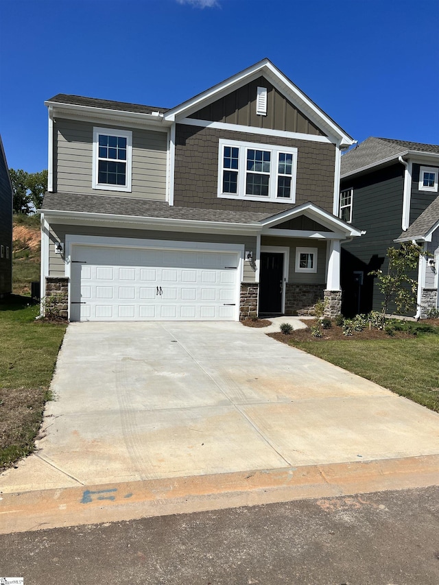 craftsman house featuring a garage