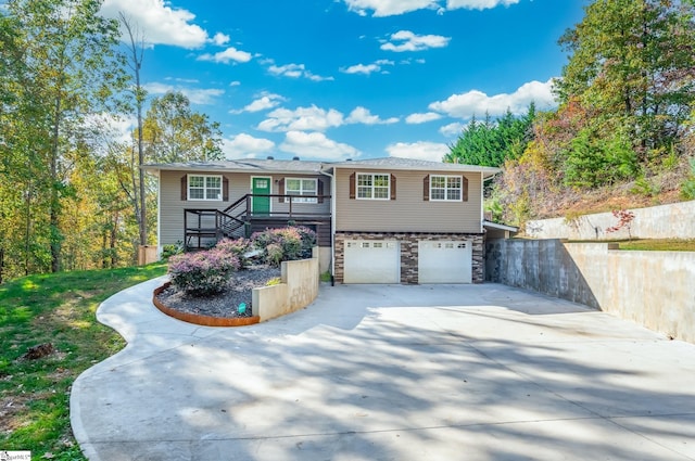 view of front of property featuring a garage