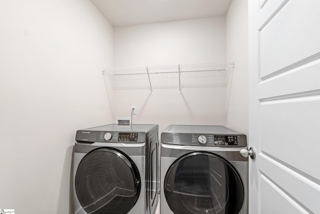 washroom featuring washing machine and clothes dryer