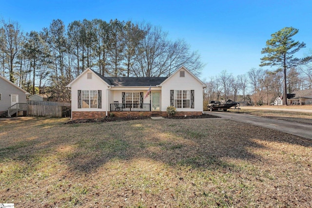 view of front of property featuring a front lawn and a porch