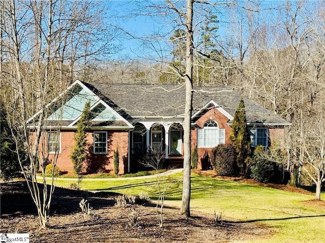 view of front of home with a front lawn