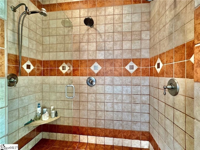 bathroom featuring tiled shower