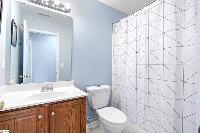 bathroom with vanity, curtained shower, and toilet