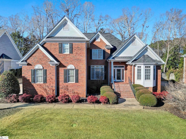 view of front of house featuring a front lawn