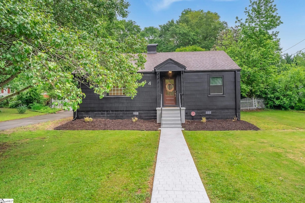 bungalow-style home featuring a front yard