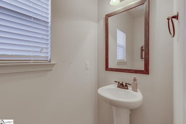 bathroom featuring sink