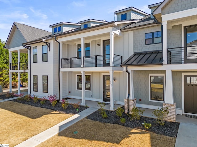 townhome / multi-family property with covered porch