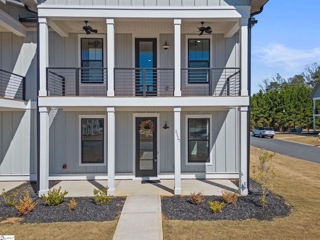 view of front of home featuring covered porch and ceiling fan