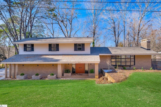 view of front of home with a front yard