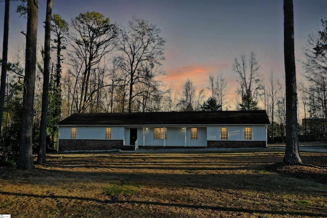 ranch-style home with a yard