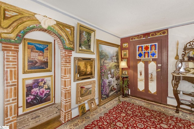 foyer featuring ornamental molding