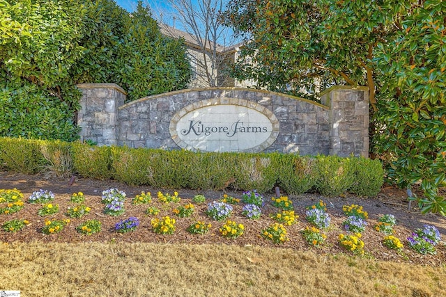 view of community / neighborhood sign