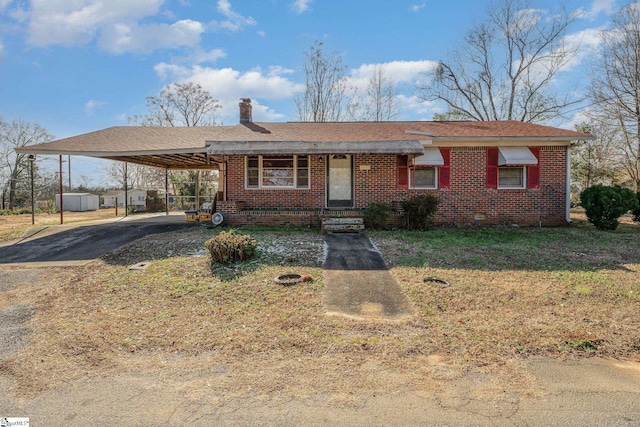 view of front of home featuring a carport