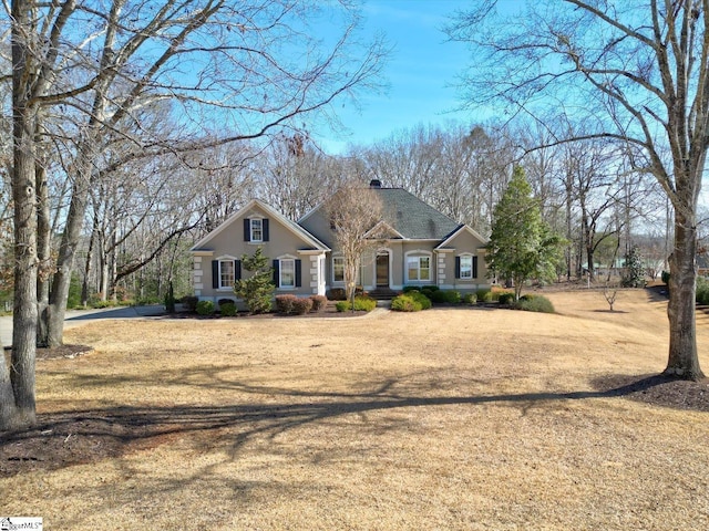 view of front of house featuring a front yard