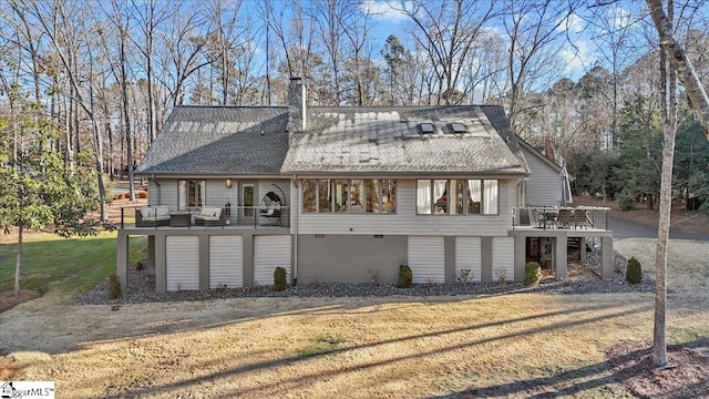 view of front facade featuring a front lawn and a deck