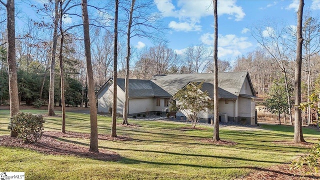 view of front of house featuring a front yard