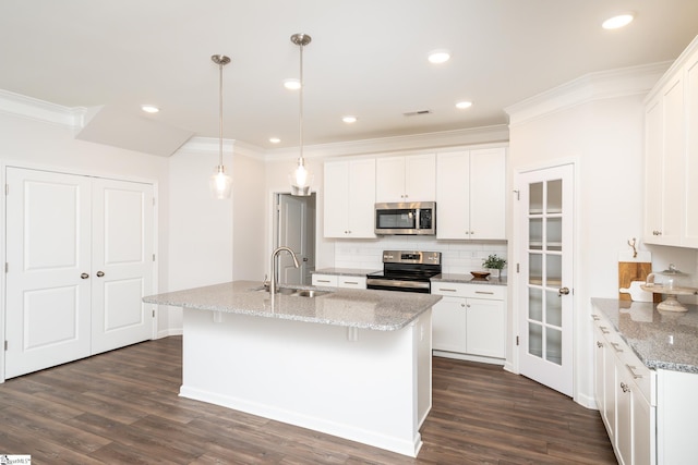 kitchen with stainless steel appliances, white cabinets, hanging light fixtures, and sink