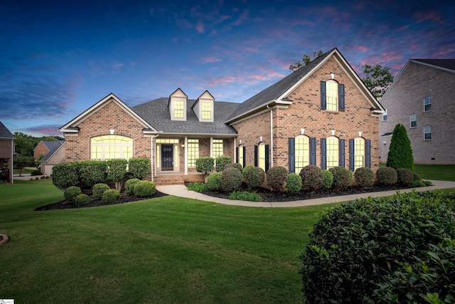 front facade featuring a lawn