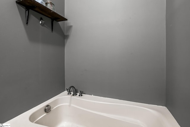 bathroom featuring a washtub