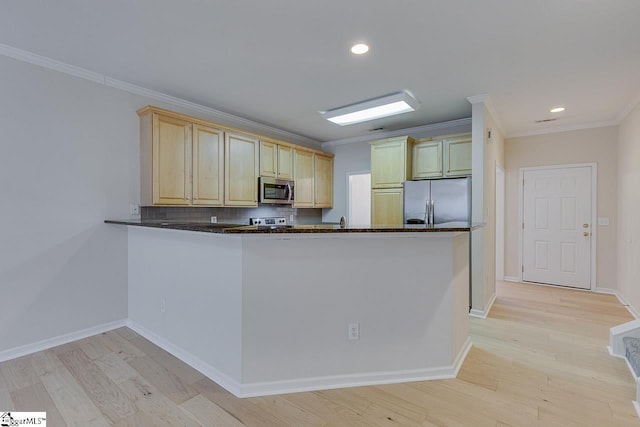 kitchen featuring kitchen peninsula, crown molding, stainless steel appliances, and light hardwood / wood-style flooring