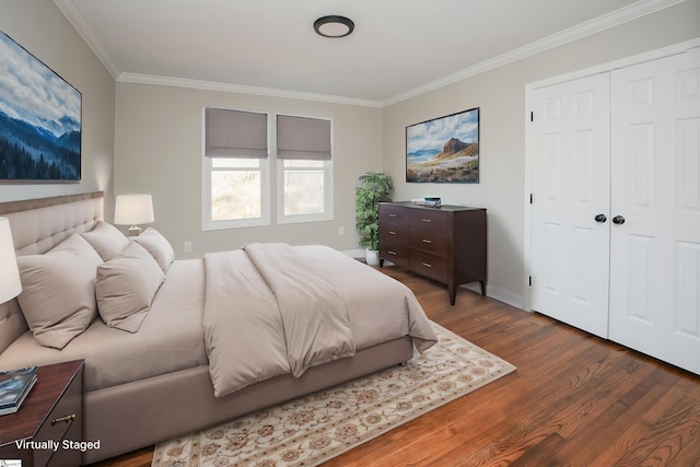 bedroom featuring dark hardwood / wood-style floors and crown molding