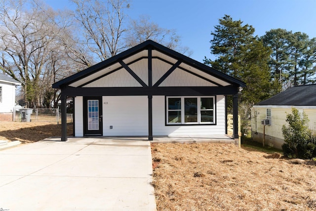 view of front of house featuring fence